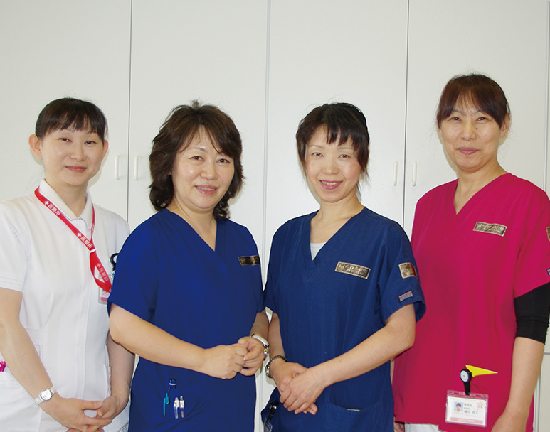 PD治療チームの皆さん（左から）松本千恵美看護師、石田真理先生、前田静看護師、鎌田敦子看護師