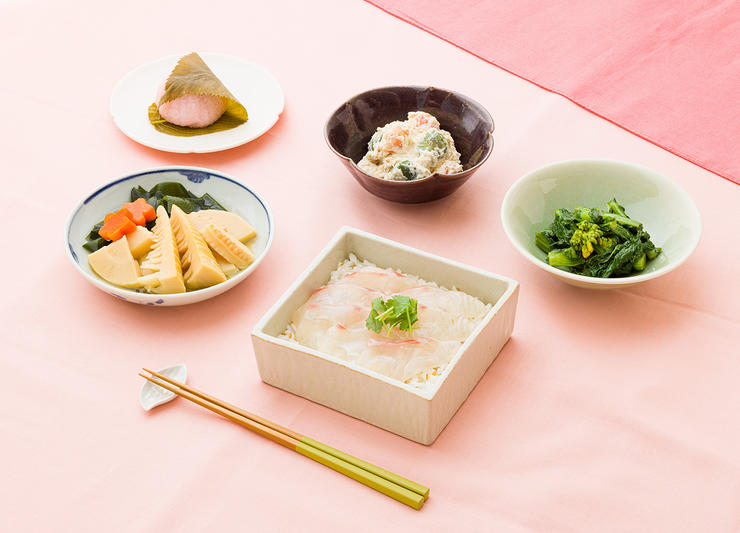 鯛ちらし、タケノコの若竹煮、そら豆とエビの白和え、菜の花のからし和え、桜餅